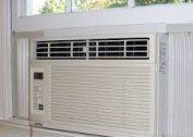 Paano mag-install ng isang air air conditioner sa isang window ng plastik sa iyong sarili