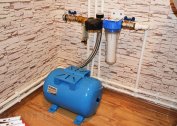 Como instalar e conectar corretamente um acumulador hidráulico para sistemas de abastecimento de água