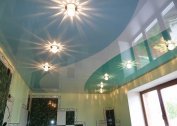 أفكار وخيارات إضاءة للأسقف المعلقة للغرف المختلفة