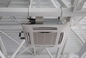 Sambungan gegelung kaset dan kipas saluran ke sistem bekalan dan pemanasan air sejuk
