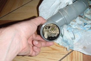 How to remove the blockage in the sewer pipe yourself