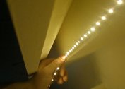 Com i què enganxar la tira LED - cola o cinta adhesiva