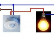 Kā uzstādīt un konfigurēt apgaismojuma kustības sensoru