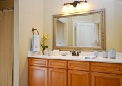 Tipos y funciones de iluminación para el espejo del baño.