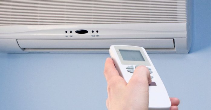 Mitä ilmastointilaitteen kaukosäätimen painikkeet tarkoittavat: kuiva, lämpö jne.