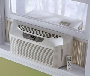 Olika fönsterluftkonditioneringsapparater: hushåll, mobil, gör-det-själv
