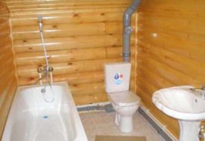 houten huis badkamer