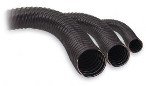 Un tubo de plástico flexible elimina las juntas cuando se coloca un conducto de aire en un lugar de difícil acceso.
