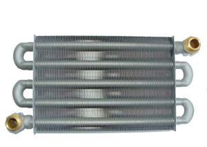 Un intercanviador de calor de tubs de coure amb plaques soldades és un element essencial de les calderes modernes de calefacció