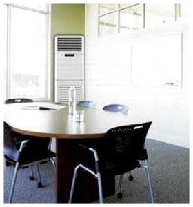 luftkonditionering i søjler i det indre af kontoret
