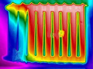 Funcionament del radiador de ferro colat mitjançant una càmera tèrmica