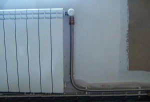Connecting a radiator to a heating system using a corrugated pipe