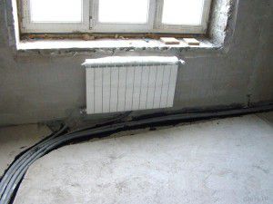 Pose de tuyaux de chauffage au sol