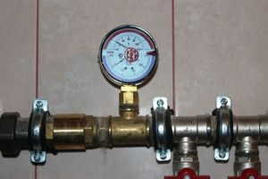 Pressure gauge in the heating system