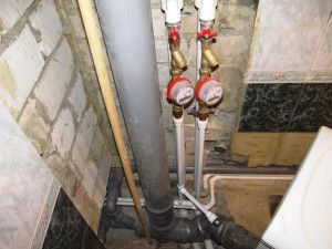 Instalación de tuberías de calefacción.