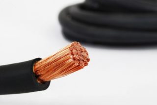 Ang cross-section ng cable ay dapat makatiis sa mga naglo-load na nilikha ng electric stove