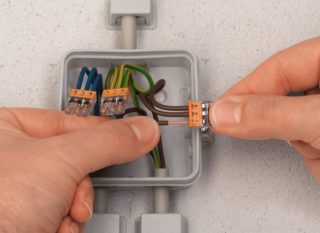 With Wago, even a large number of wires can be easily and quickly mounted.